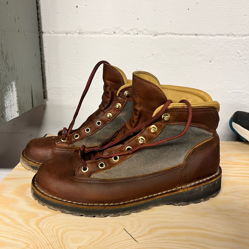 Danner cascade crest women’s boots size 9.5